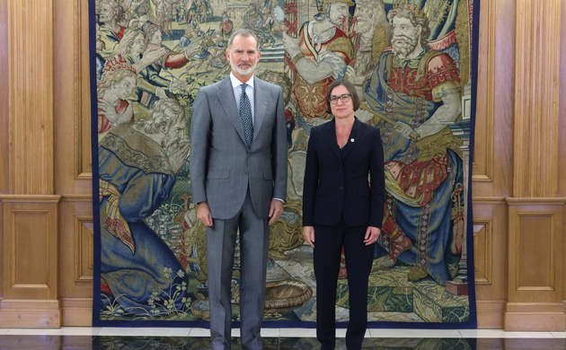 Su Majestad el Rey acompañado de la presidenta del Comité Internacional de la Cruz Roja (CICR), Mirjana Spoljaric Egger